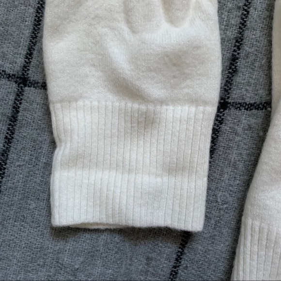 Comfy off-white tie up sweater with hood - Picture 3 of 4